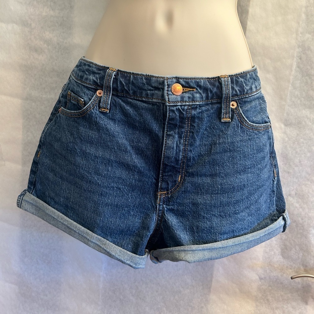 Universal‎ Thread Blue Jean Shorts Cuffed in medium wash Sz-6/28. D11